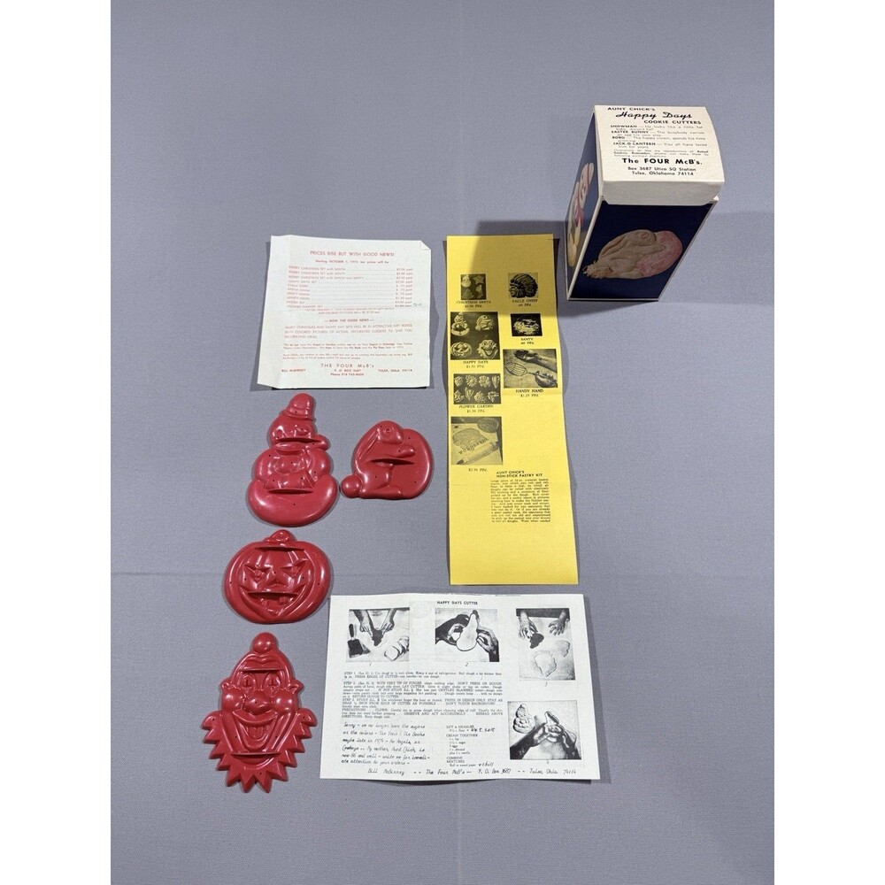 Vtg Aunt Chick's Happy Days Cookie Cutter Set w Box Clown Pumpkin Easter + 1950s